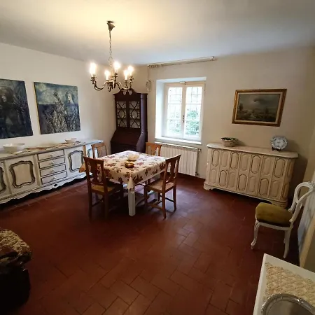Cozy Near The Walls *